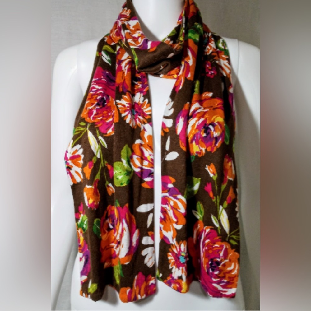 Vera Bradley English Rose Floral Scarf. NWT